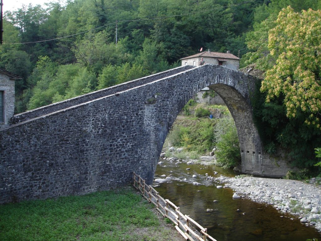 Ponte di Castruccio Castracani e le antiche dogane